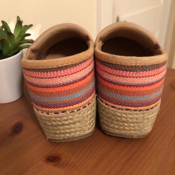 EUC Dansko vegan clogs in summer stripe 39 (8.5US) - Picture 4 of 7
